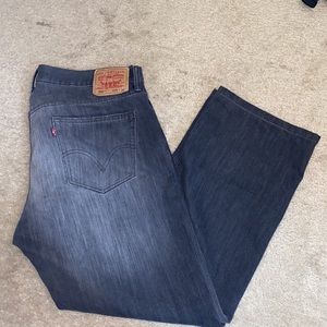 LEVI’S RELAXED STRAIGHT JEANS